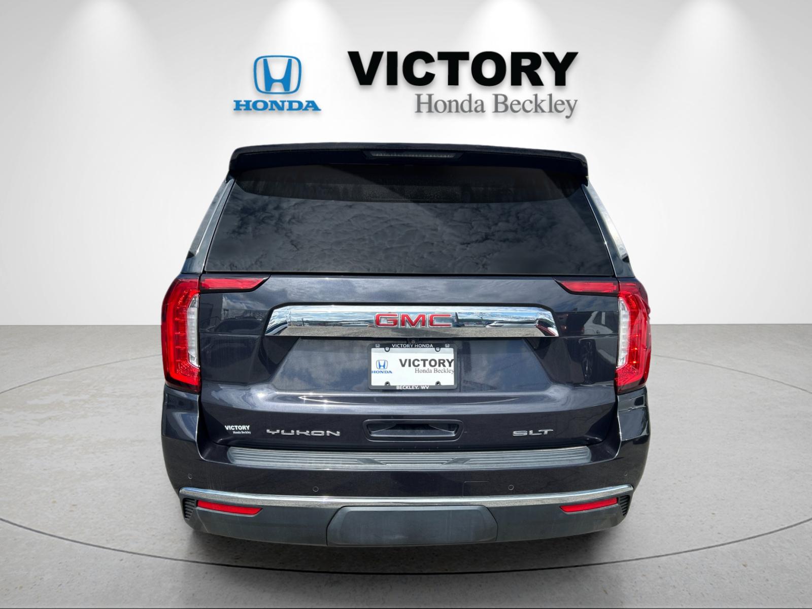 Used 2023 Titanium GMC SLT image 4