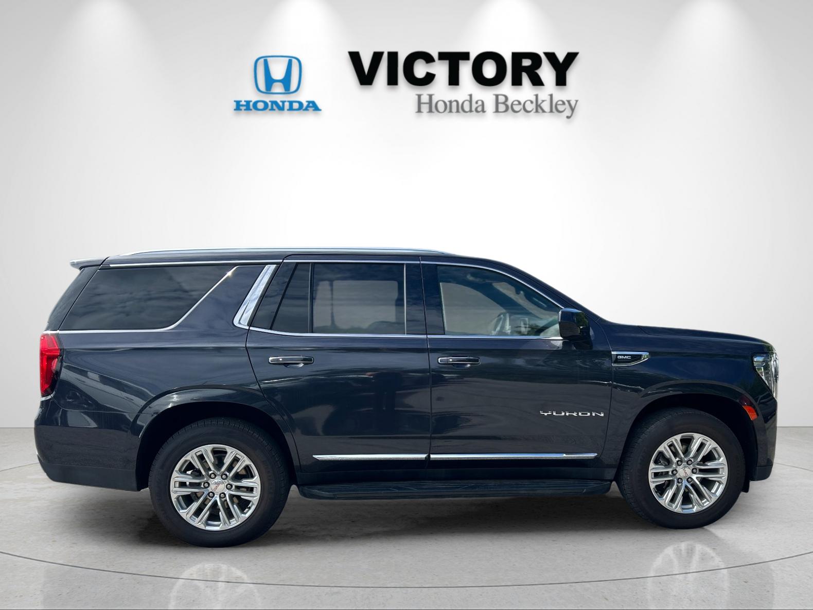 Used 2023 Titanium GMC SLT image 6