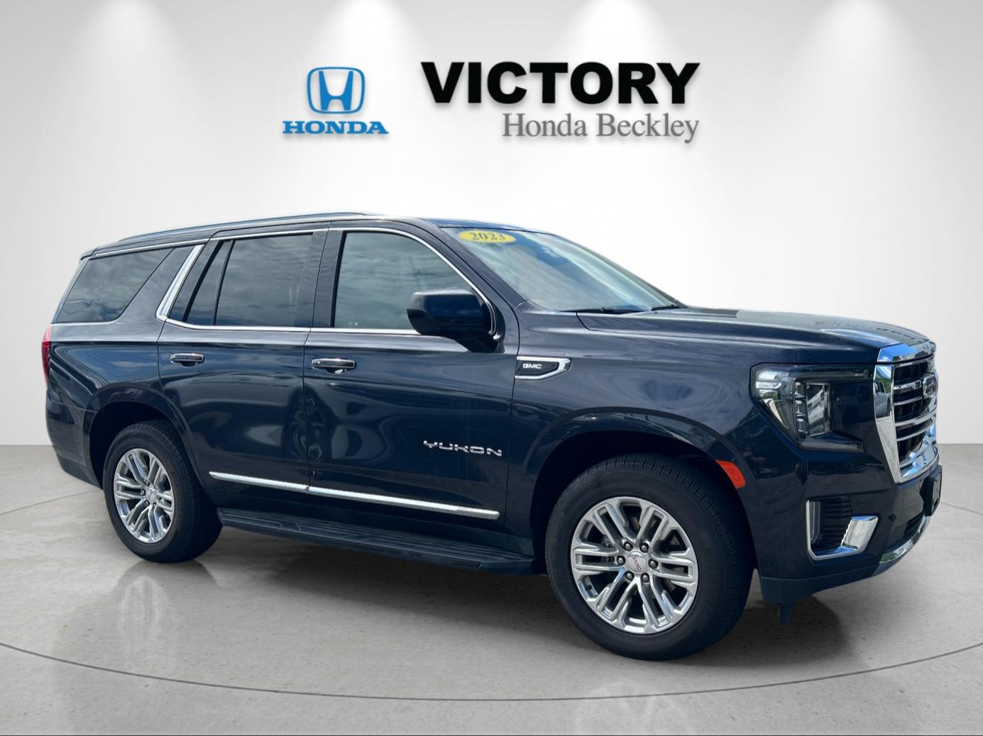 Used 2023 Titanium GMC SLT image 7