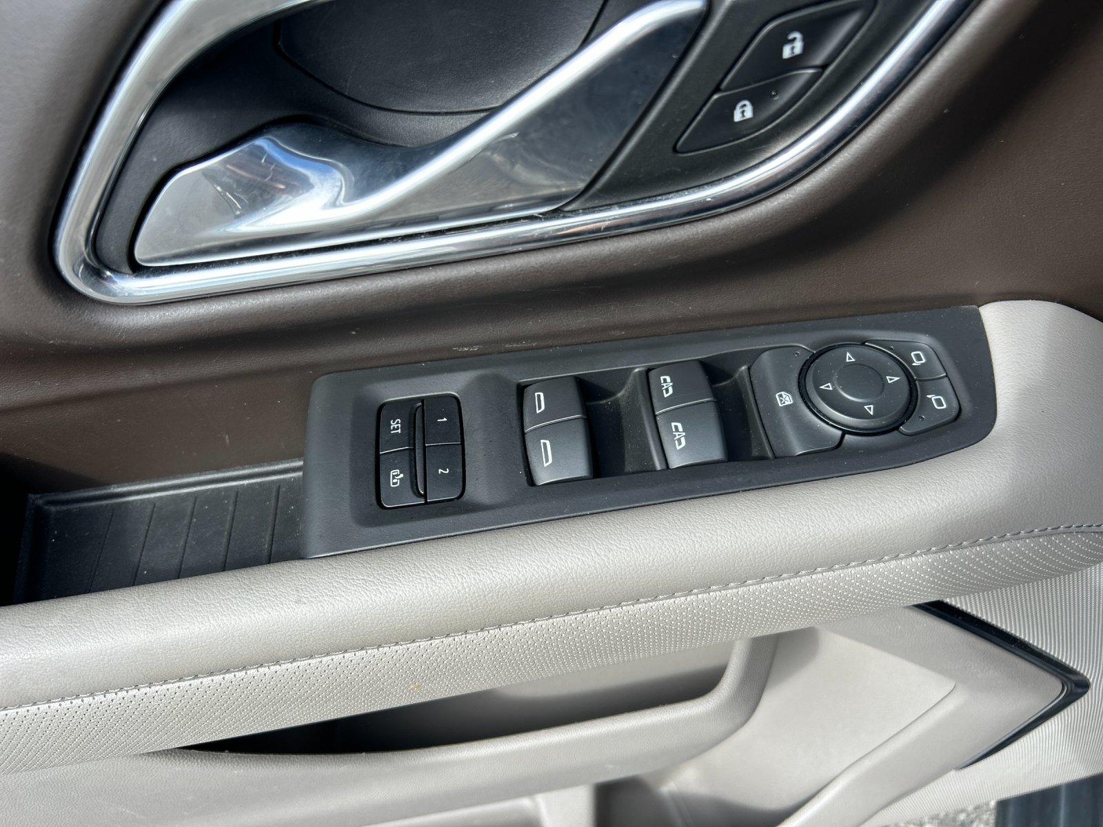 Used 2023 Titanium GMC SLT image 13
