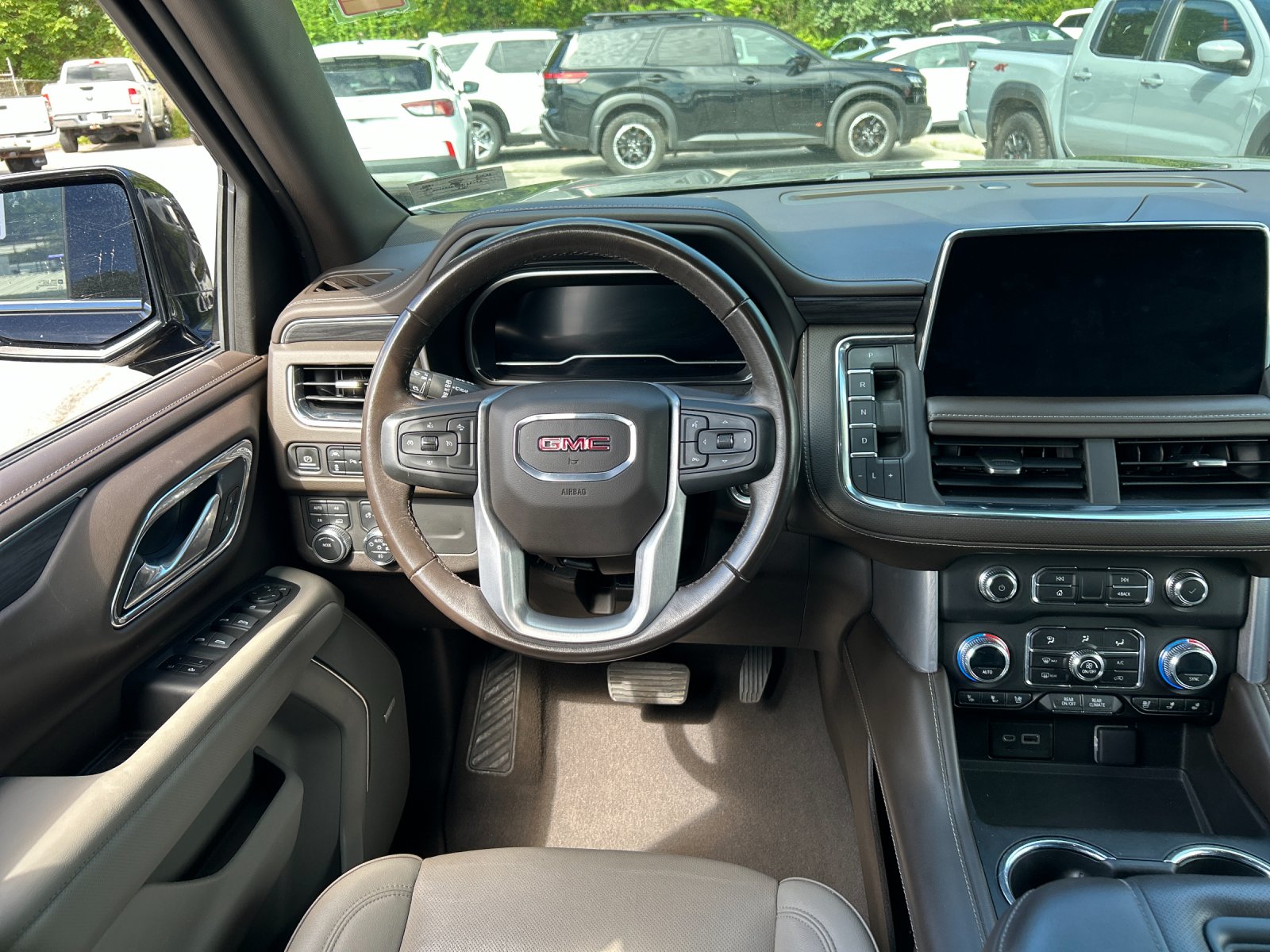 Used 2023 Titanium GMC SLT image 17