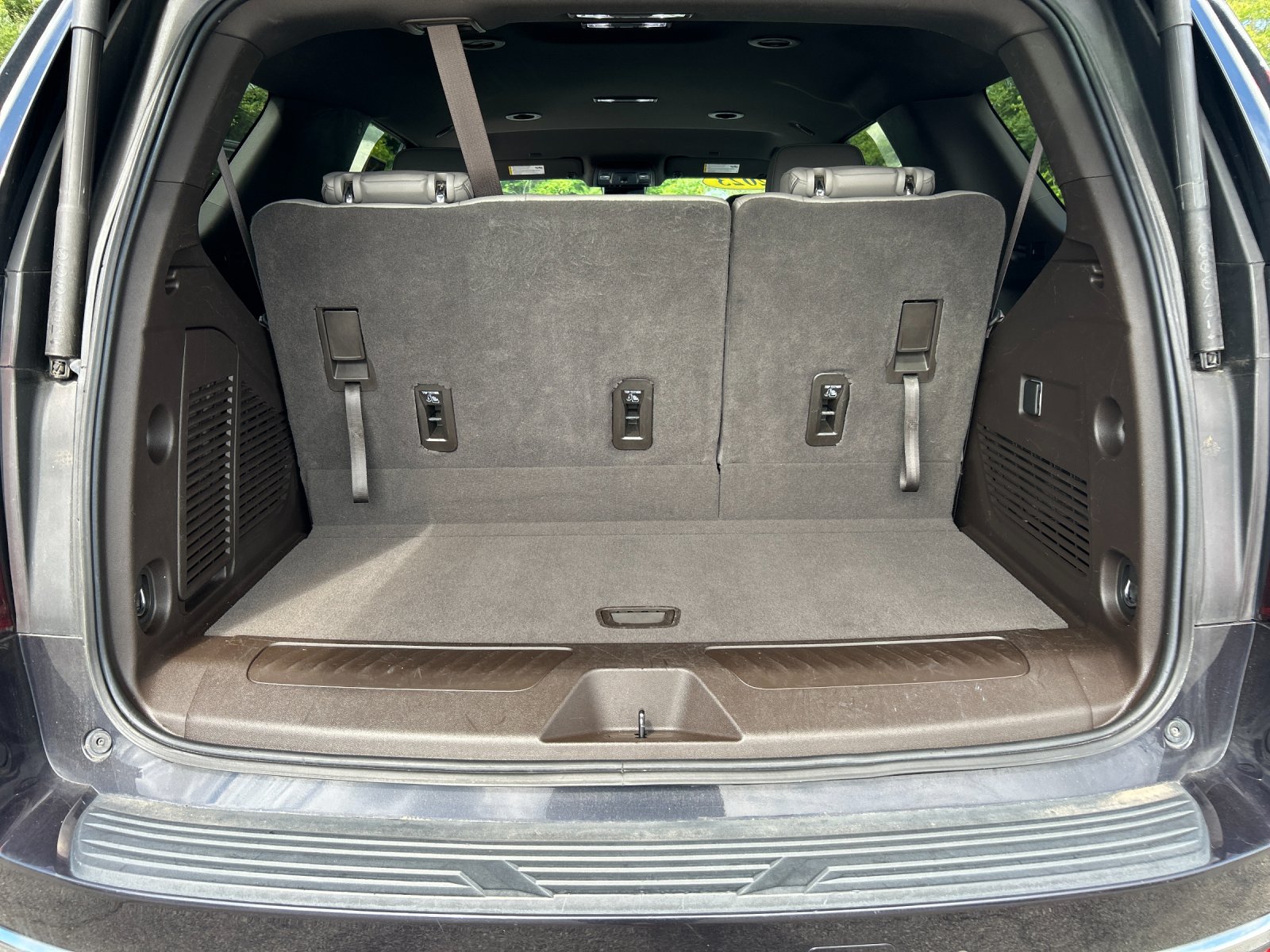 Used 2023 Titanium GMC SLT image 19