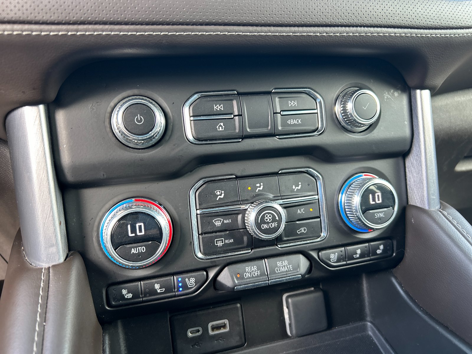 Used 2023 Titanium GMC SLT image 27