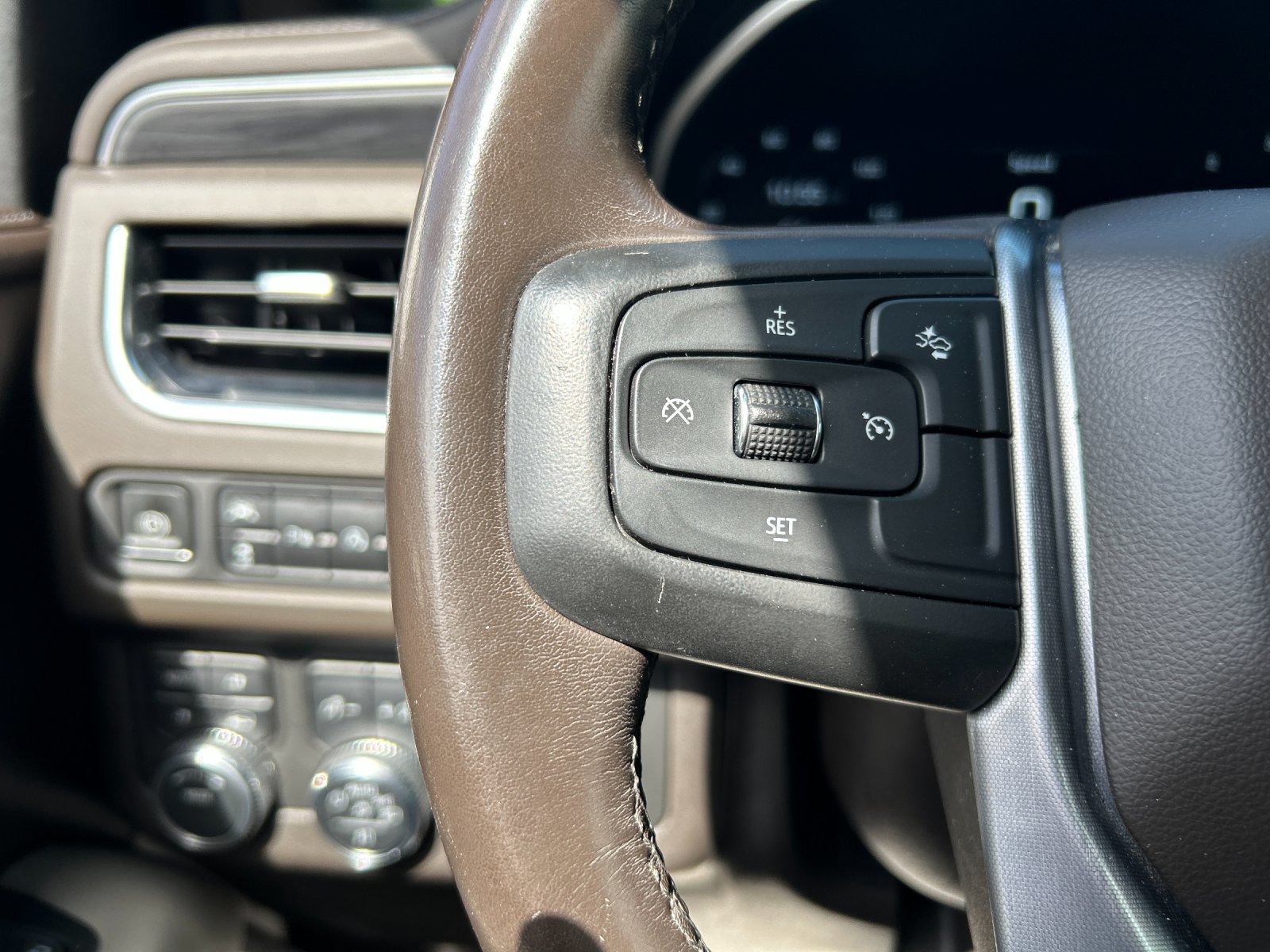 Used 2023 Titanium GMC SLT image 31