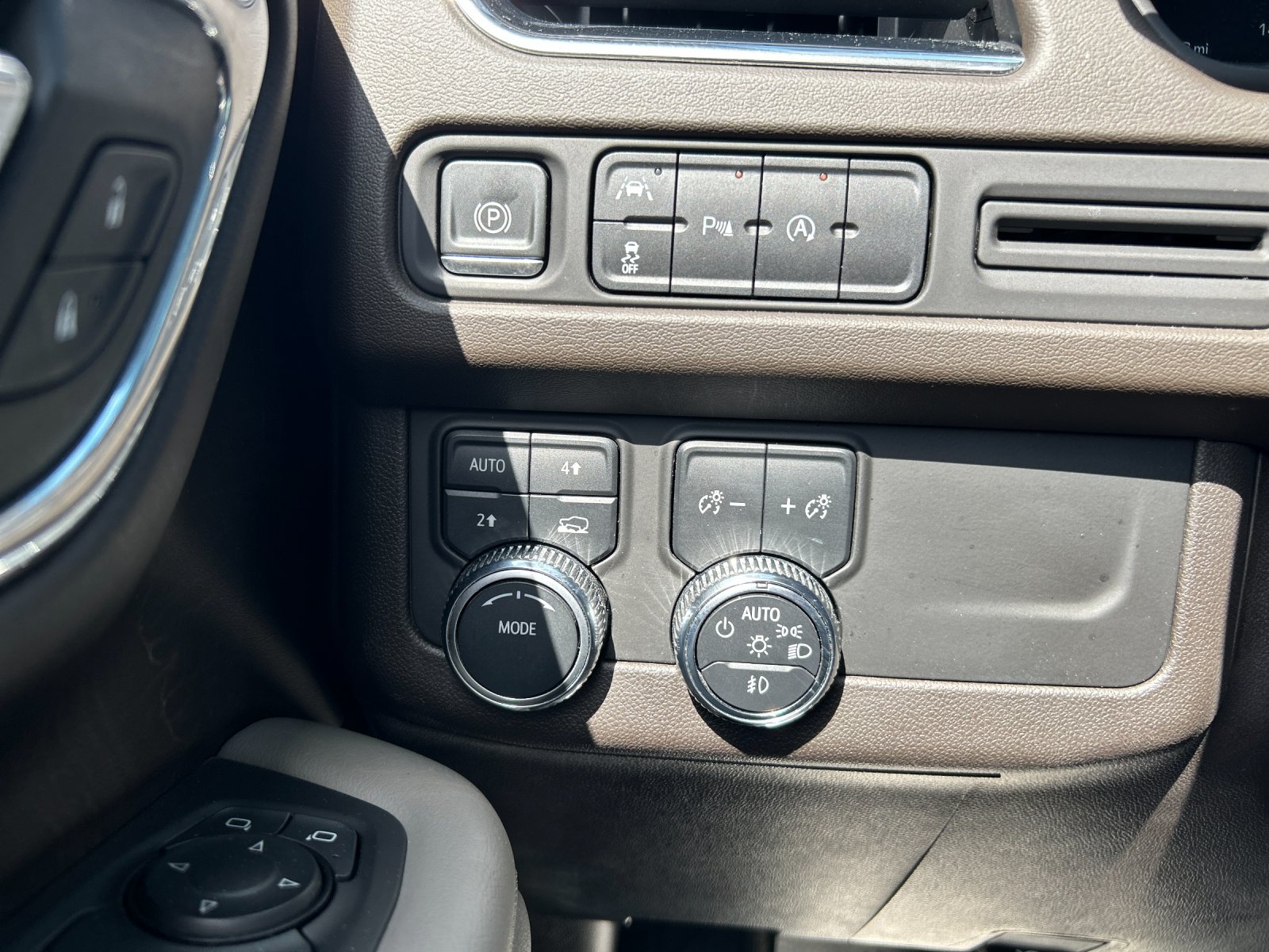Used 2023 Titanium GMC SLT image 35