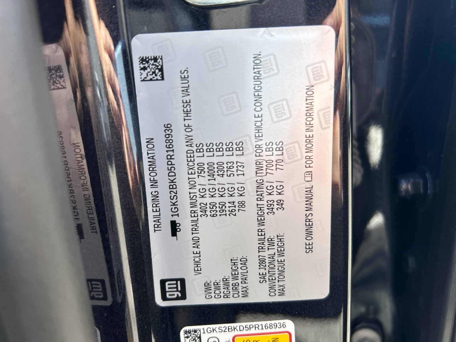 Used 2023 Titanium GMC SLT image 37