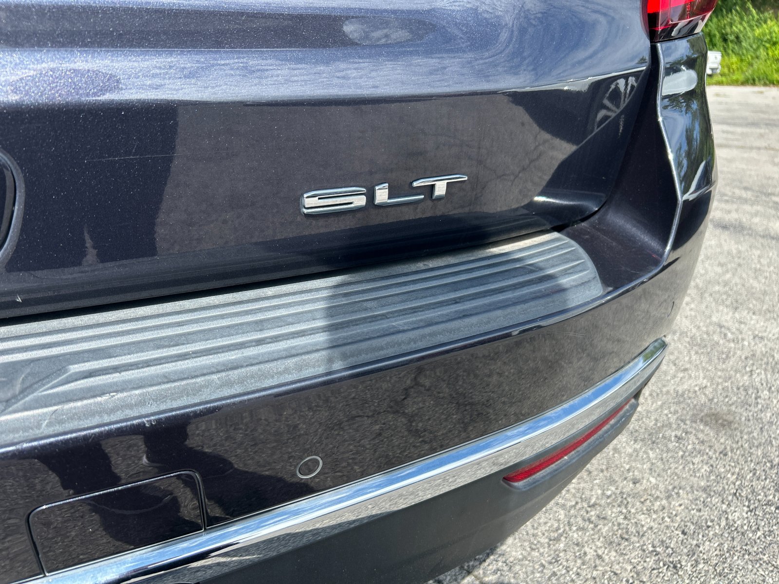 Used 2023 Titanium GMC SLT image 36