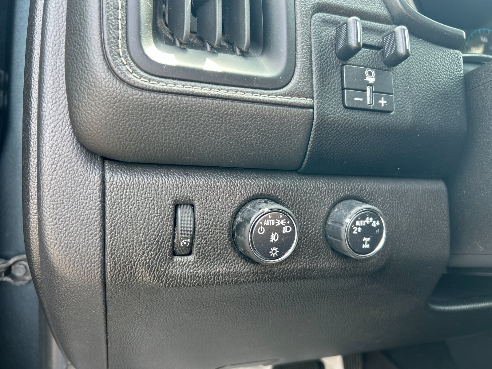 Used 2019 Sky GMC Denali image 33