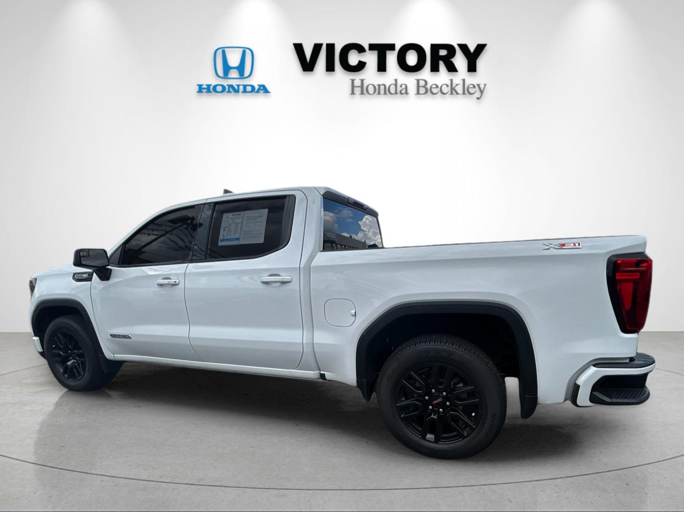Used 2024 Summit White GMC Elevation image 3