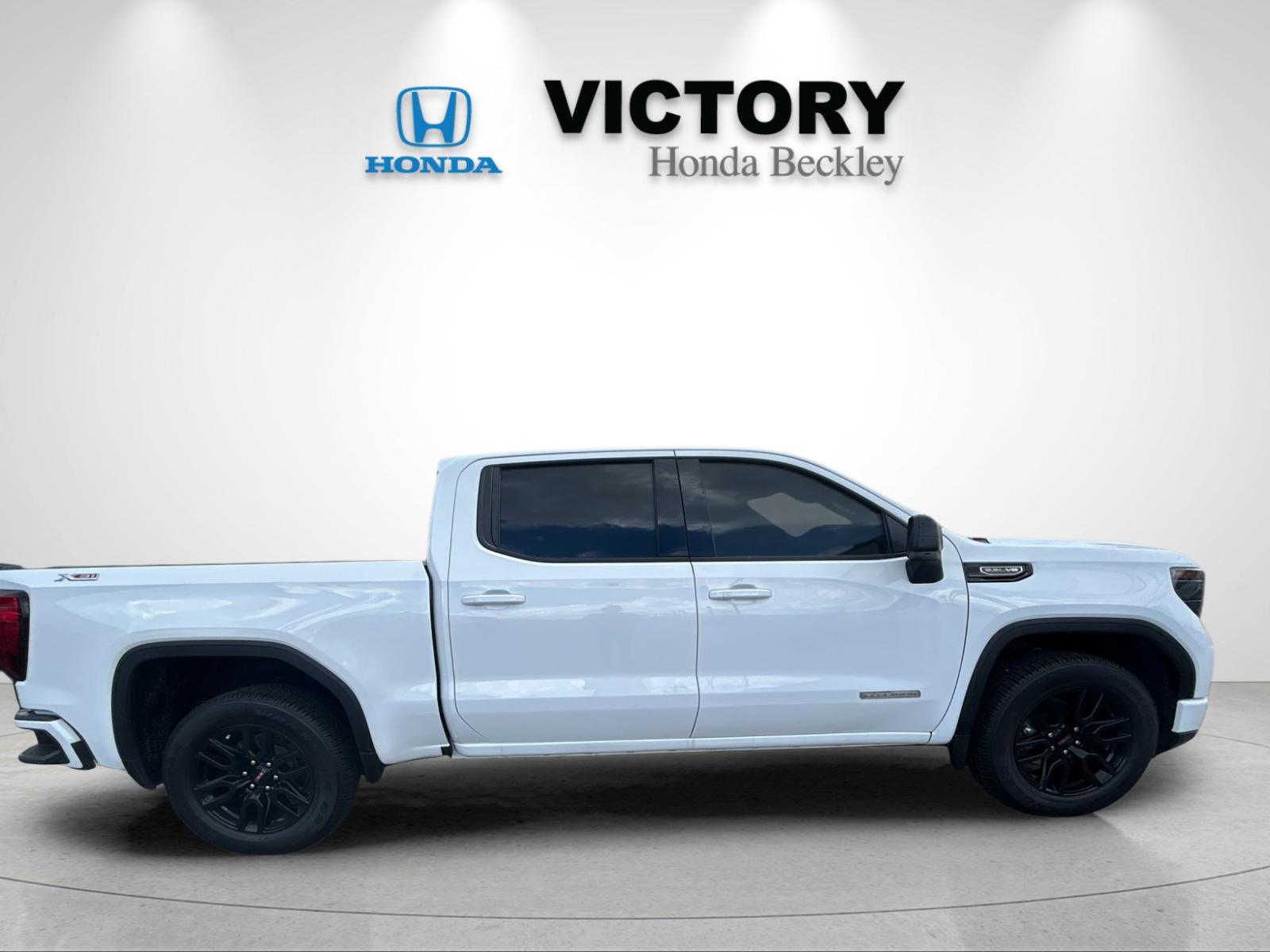Used 2024 Summit White GMC Elevation image 6