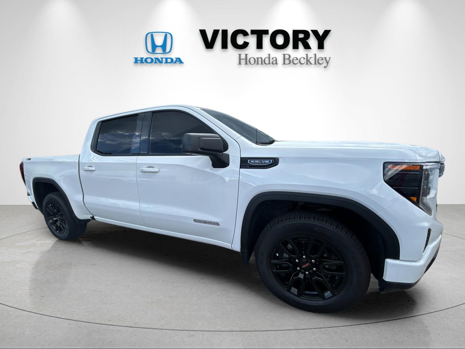 Used 2024 Summit White GMC Elevation image 7