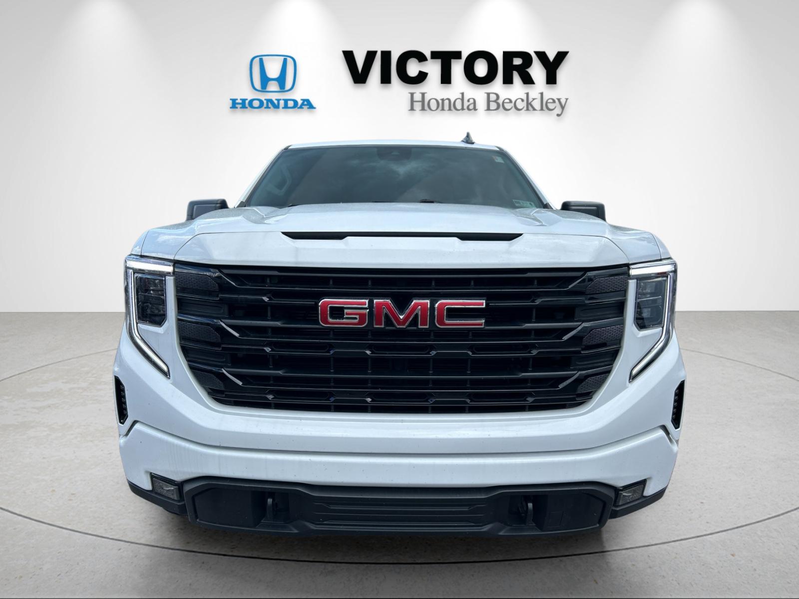 Used 2024 Summit White GMC Elevation image 8