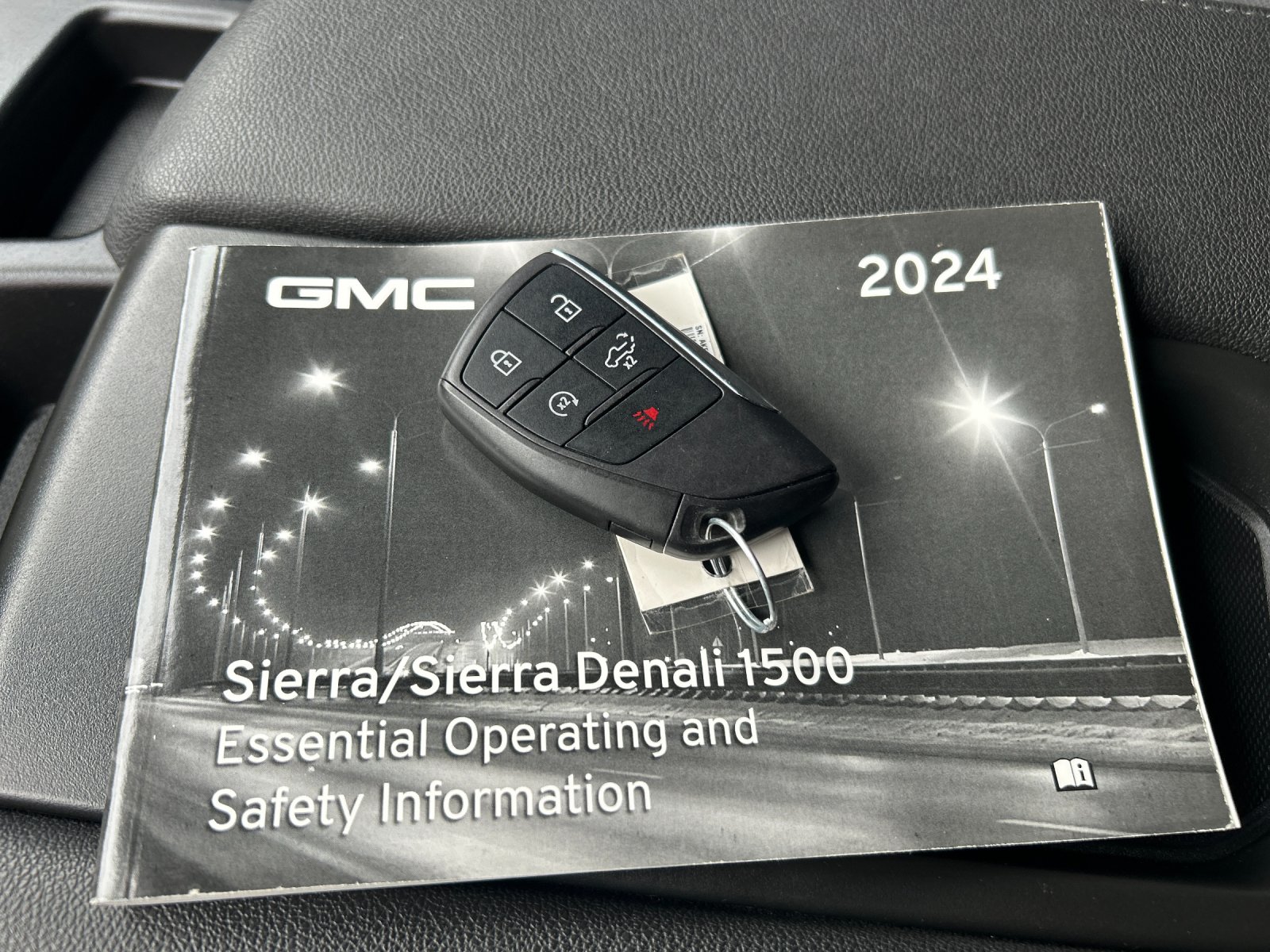 Used 2024 Summit White GMC Elevation image 10