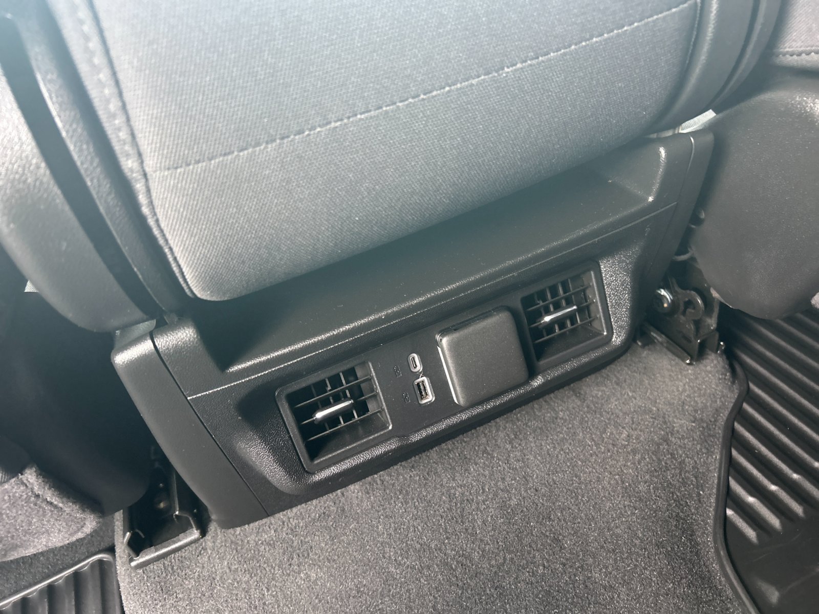 Used 2024 Summit White GMC Elevation image 15