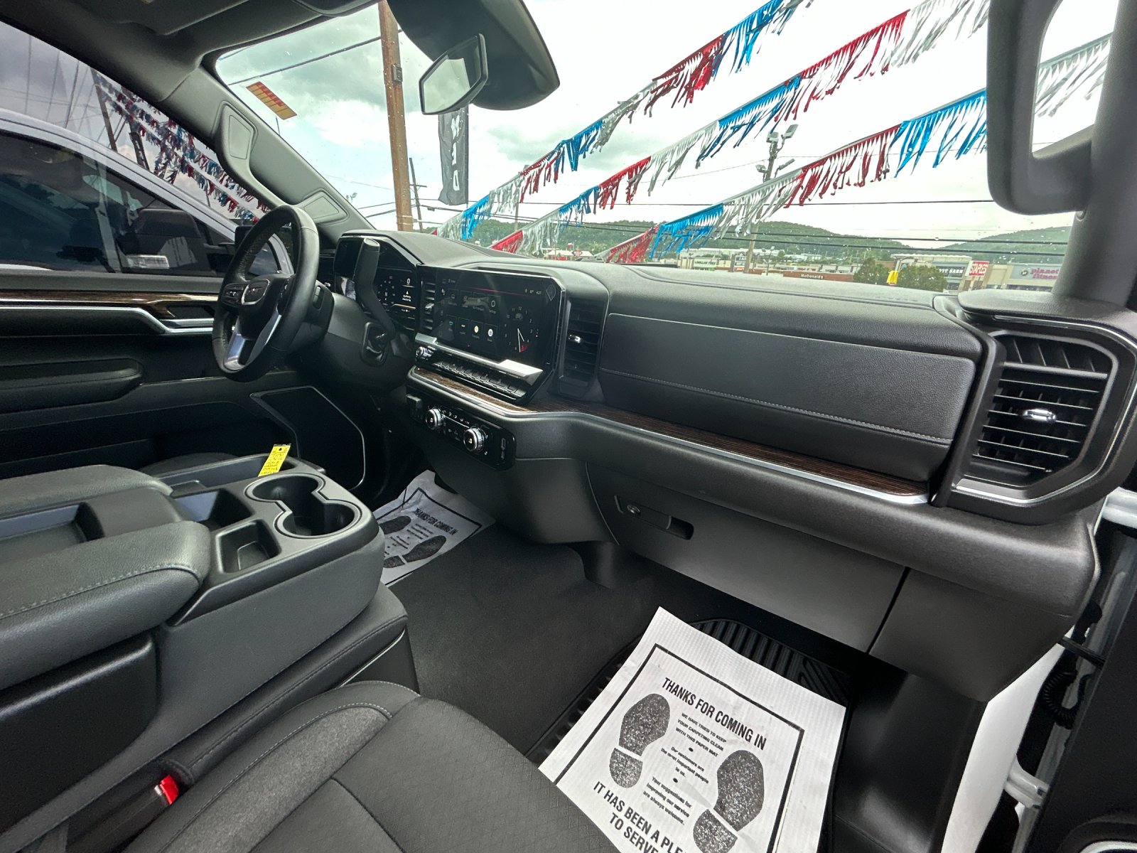 Used 2024 Summit White GMC Elevation image 18