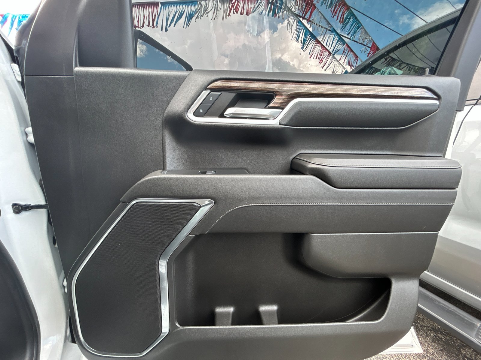 Used 2024 Summit White GMC Elevation image 20