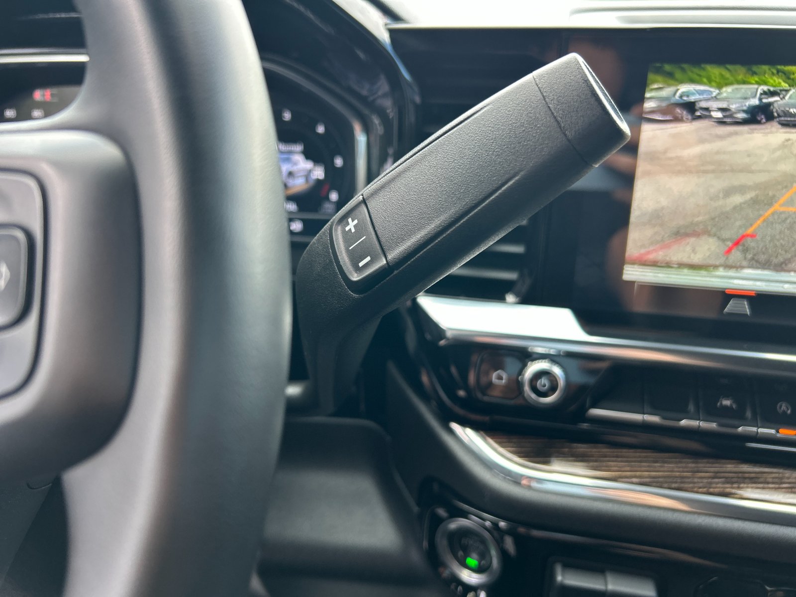 Used 2024 Summit White GMC Elevation image 26