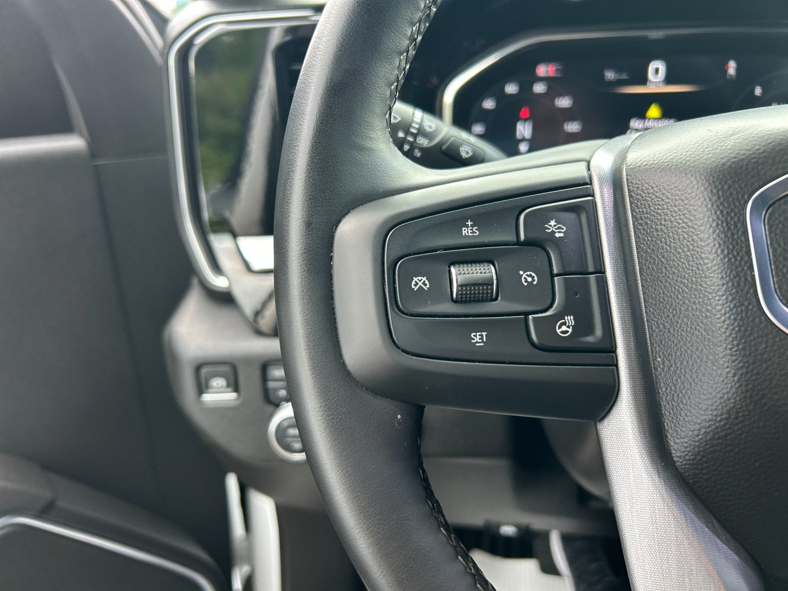 Used 2024 Summit White GMC Elevation image 29