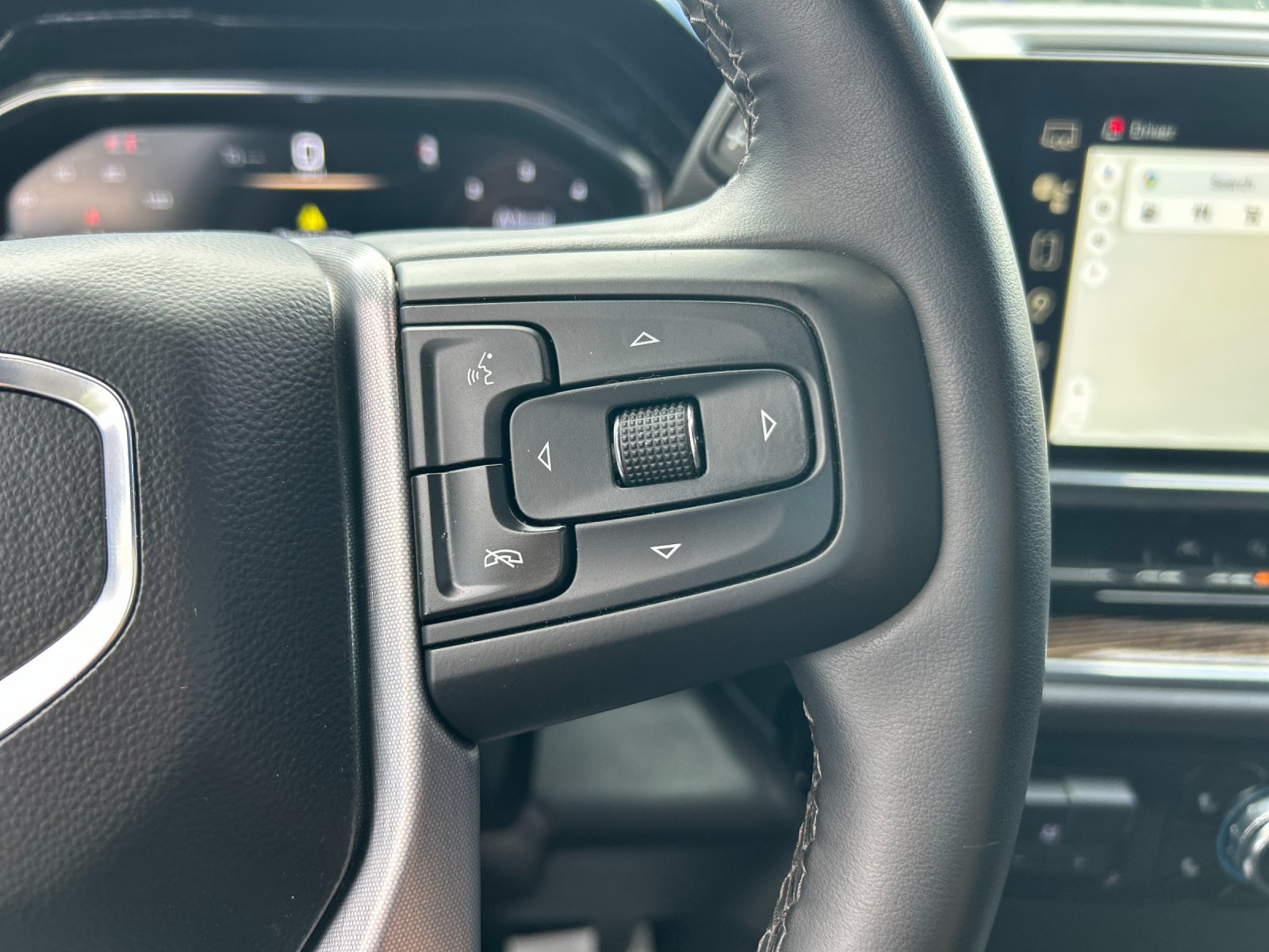Used 2024 Summit White GMC Elevation image 30