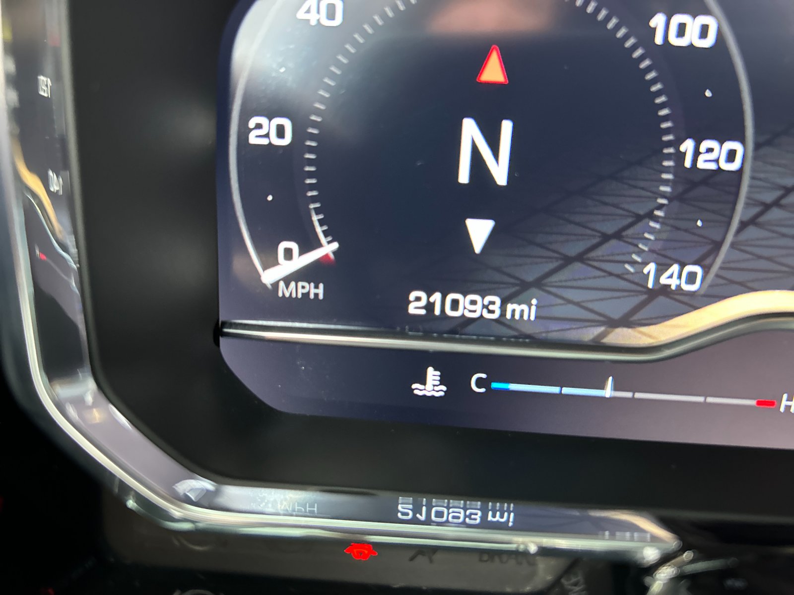 Used 2024 Summit White GMC Elevation image 32