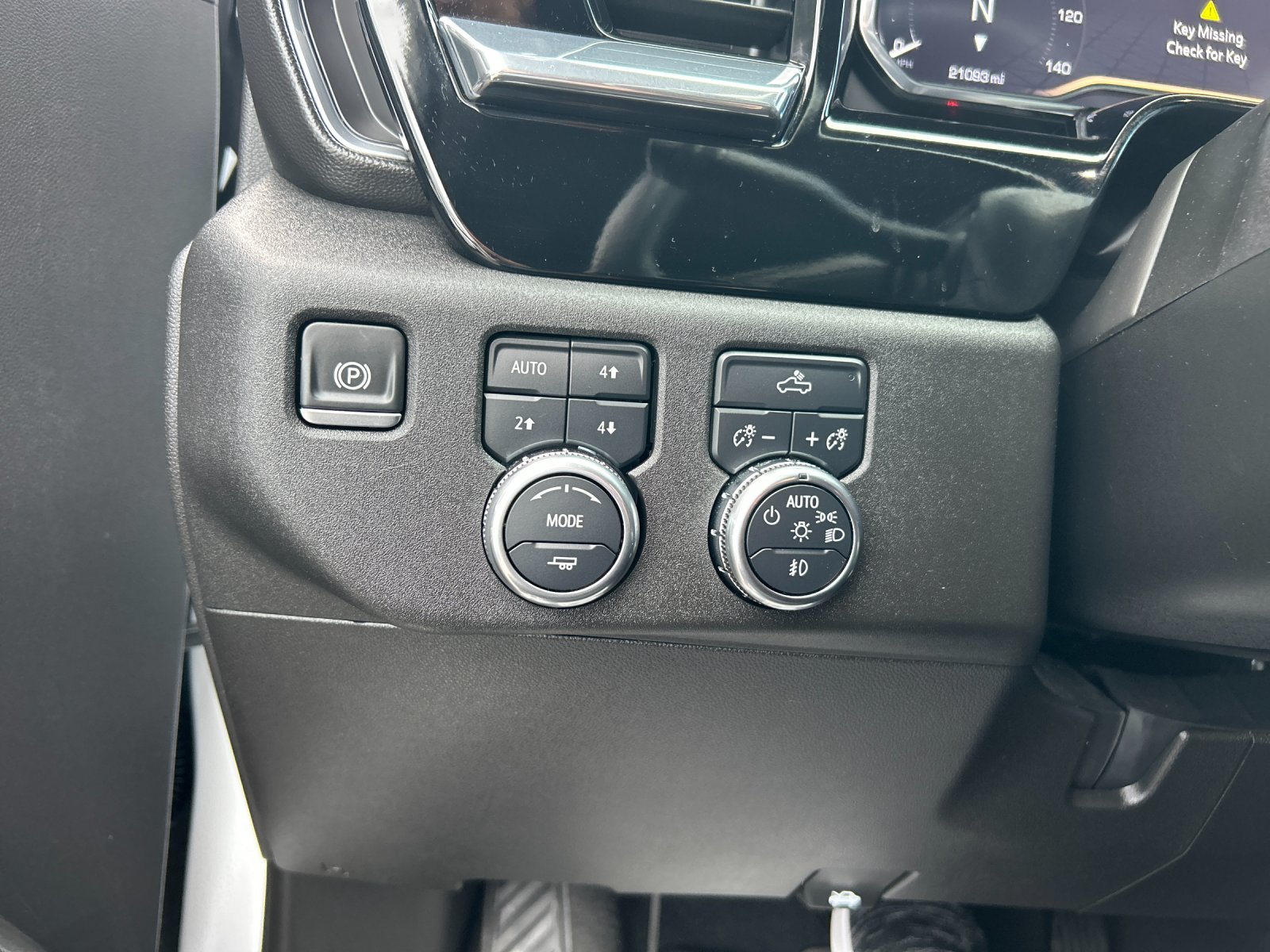 Used 2024 Summit White GMC Elevation image 33