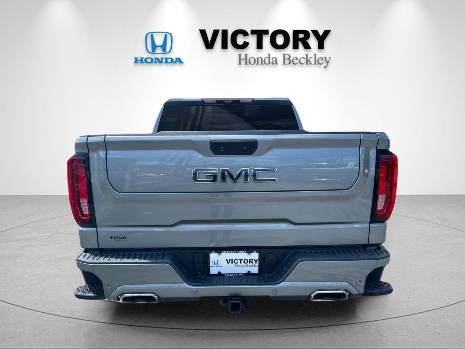 Used 2023 Sterling Metallic GMC Denali Ultimate image 4
