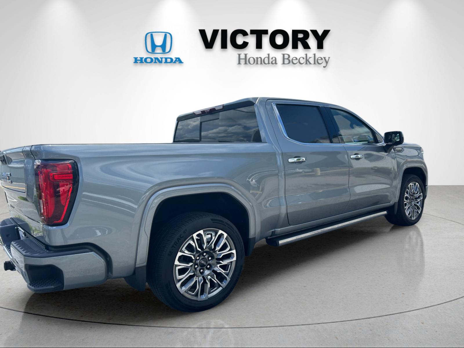 Used 2023 Sterling Metallic GMC Denali Ultimate image 5