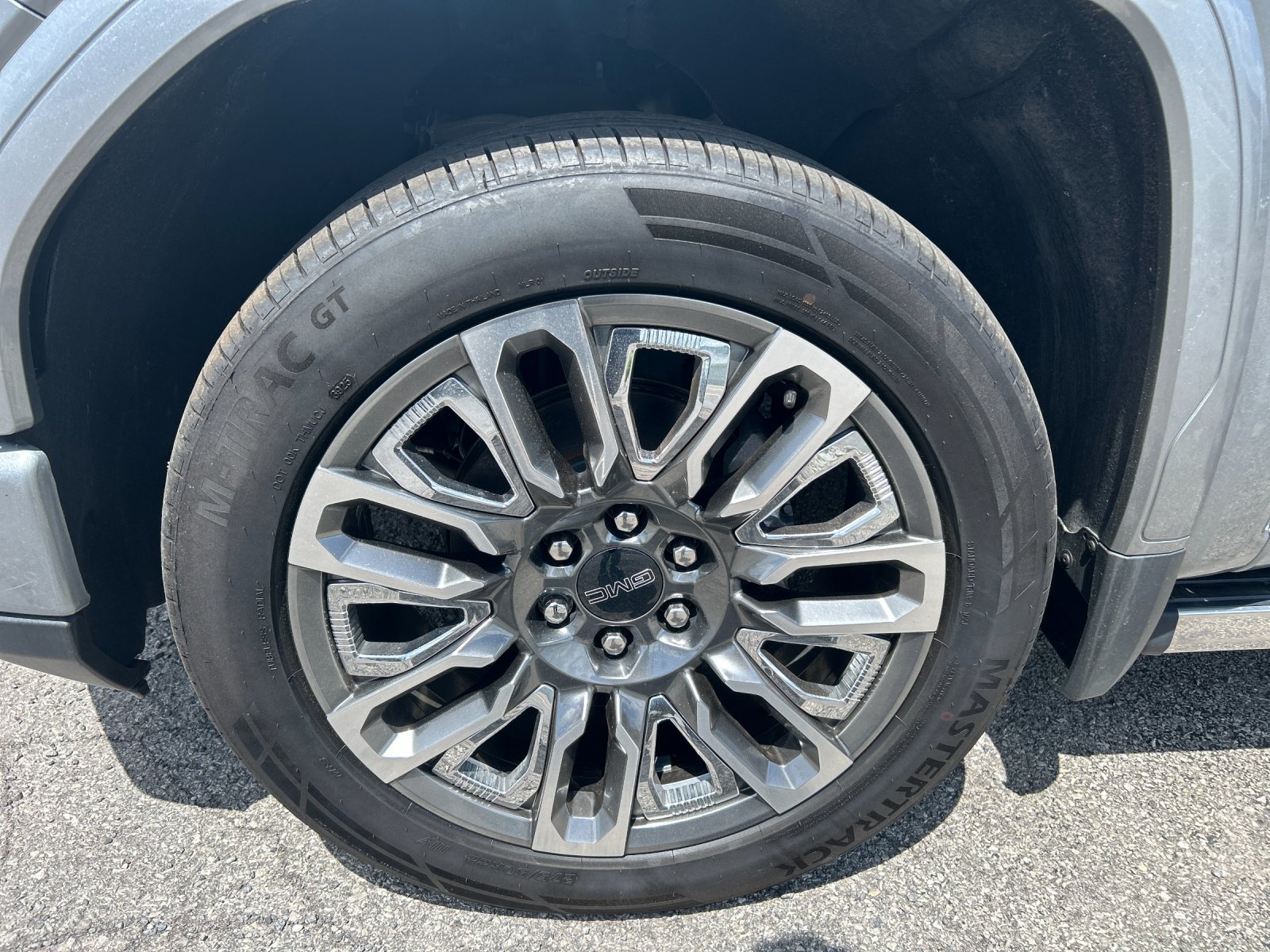 Used 2023 Sterling Metallic GMC Denali Ultimate image 9