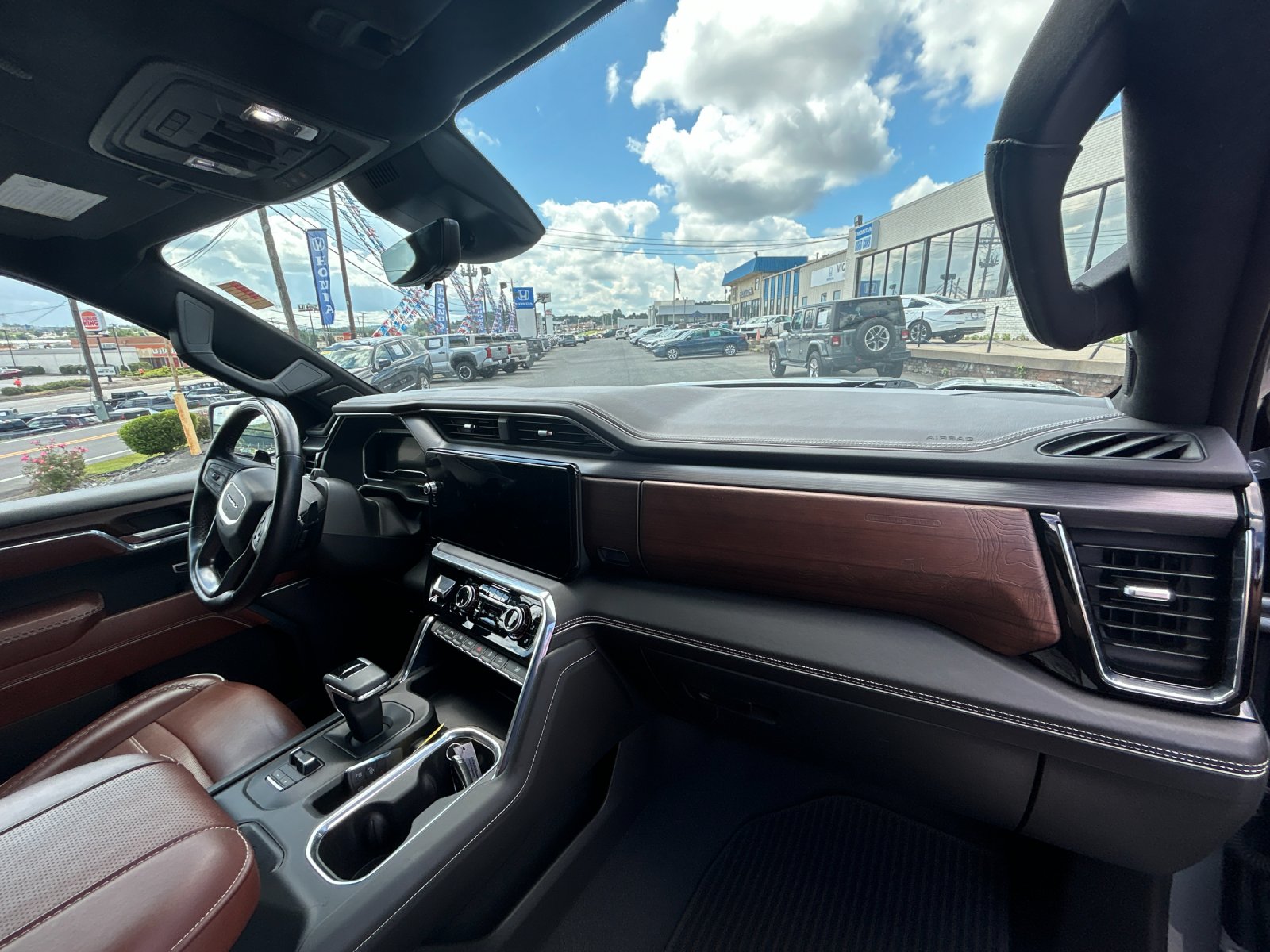 Used 2023 Sterling Metallic GMC Denali Ultimate image 18