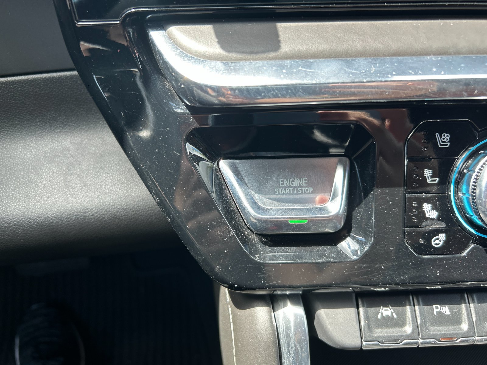 Used 2023 Sterling Metallic GMC Denali Ultimate image 26