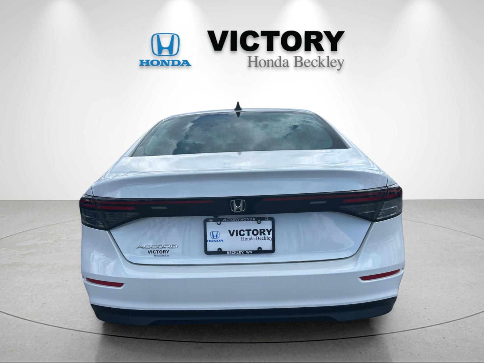 New 2026 Platinum White Pearl Honda SE image 4