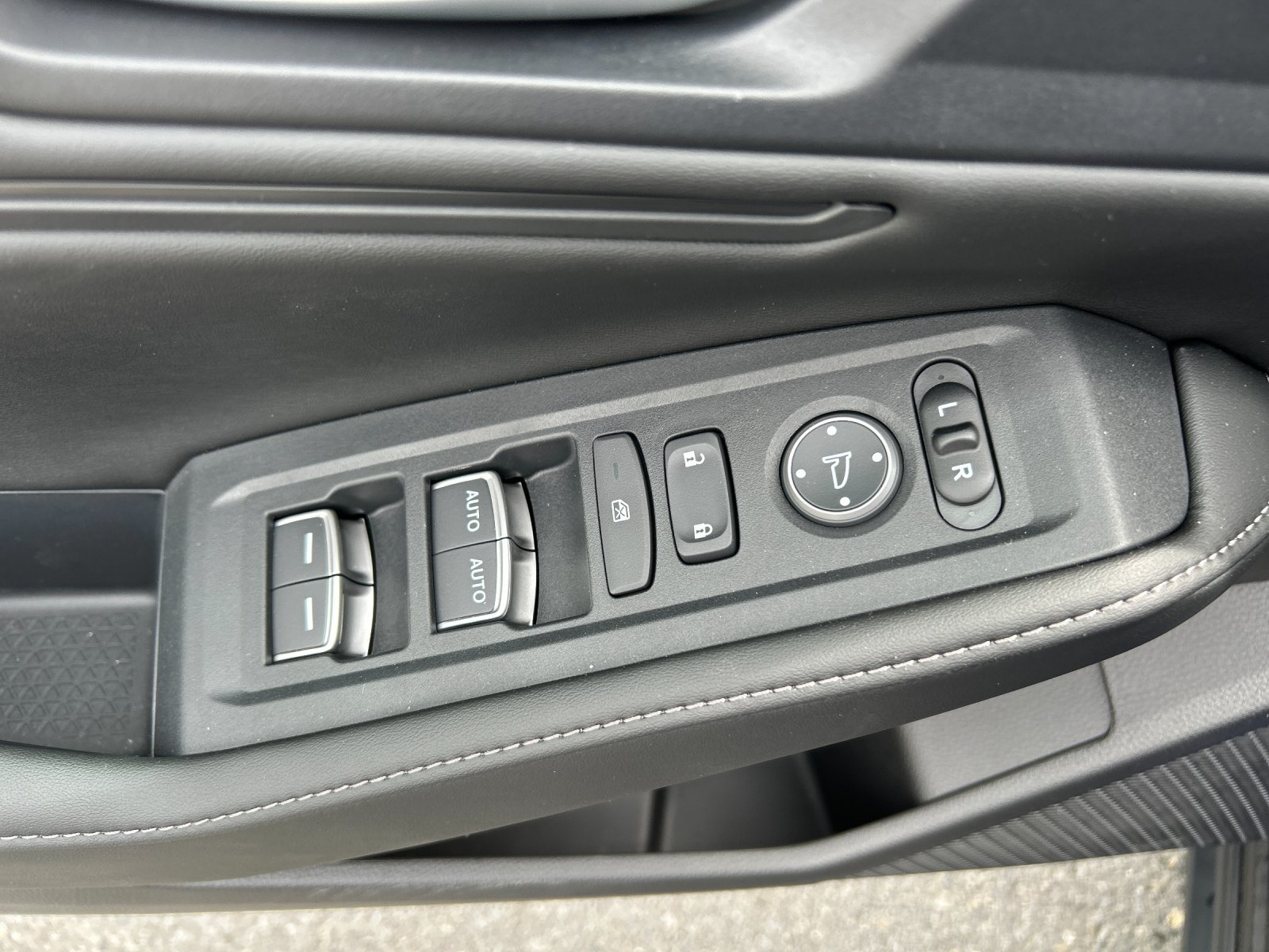 New 2025 Still Night Pearl Honda HYBRID SPORT image 13