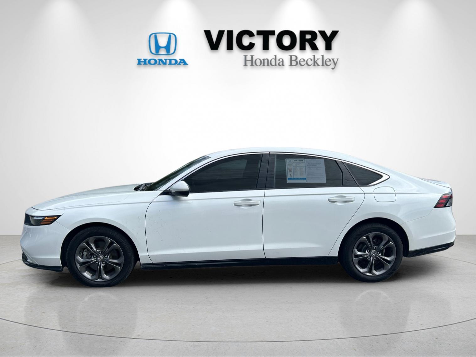 Used 2023 Platinum White Pearl Honda EX-L image 2