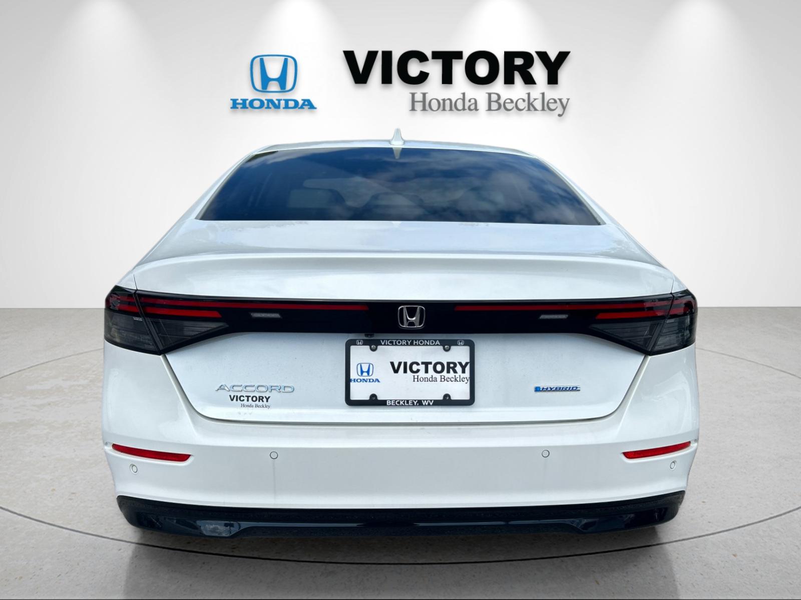 Used 2023 Platinum White Pearl Honda EX-L image 4