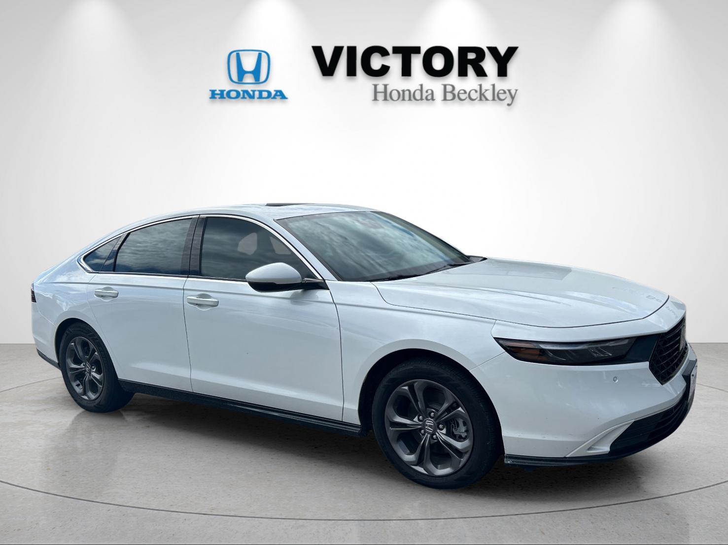 Used 2023 Platinum White Pearl Honda EX-L image 7