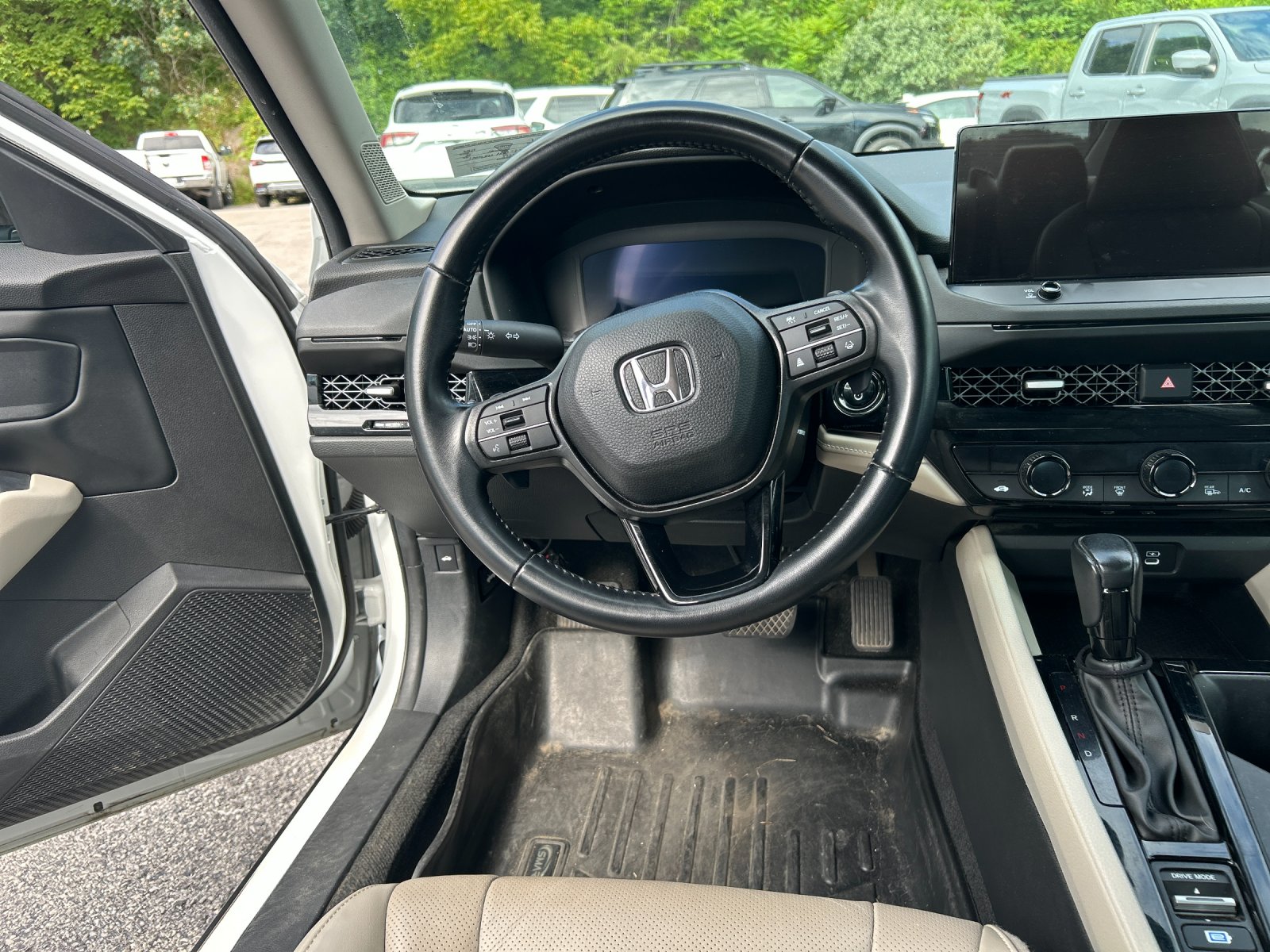 Used 2023 Platinum White Pearl Honda EX-L image 17