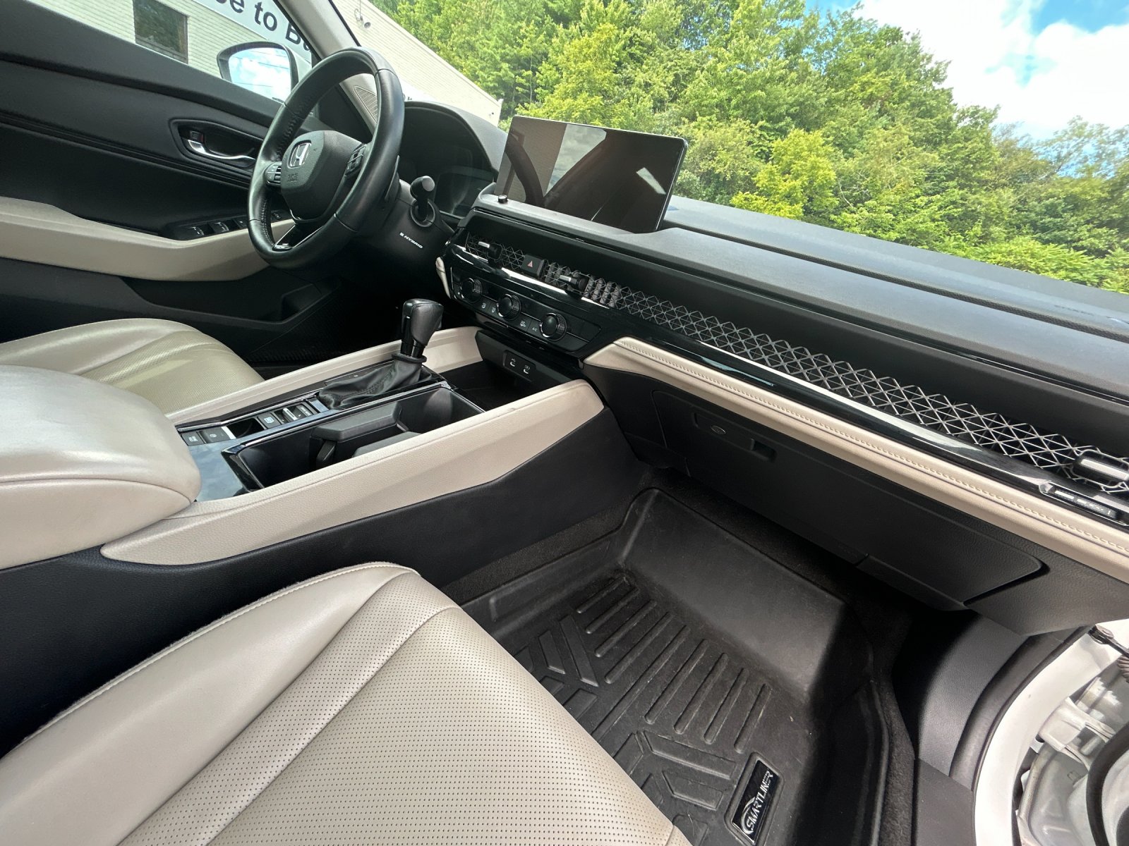 Used 2023 Platinum White Pearl Honda EX-L image 18