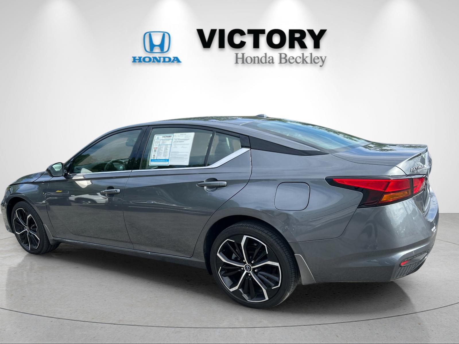 Used 2025 Gun Metallic Nissan 2.5 SR image 3