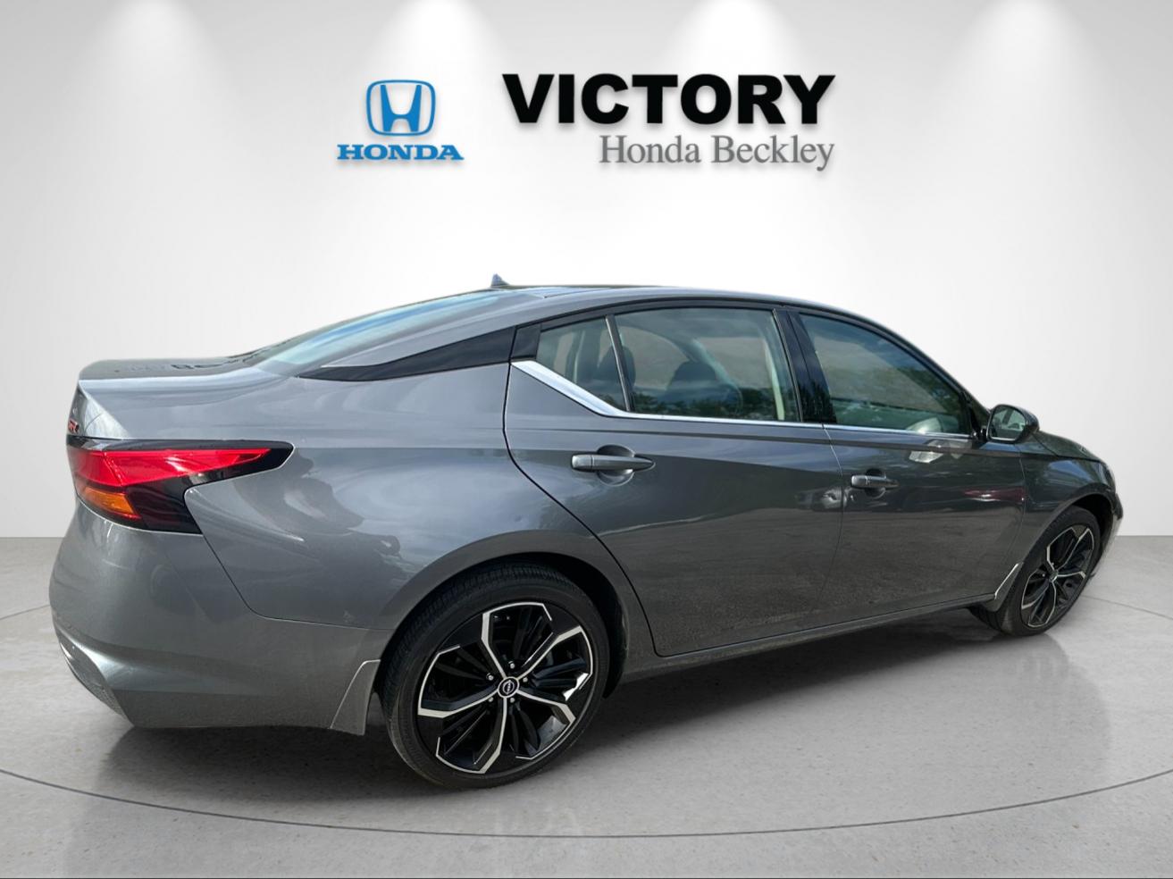 Used 2025 Gun Metallic Nissan 2.5 SR image 5