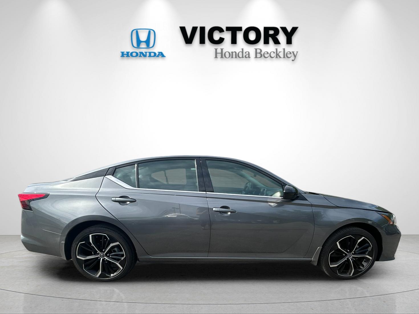 Used 2025 Gun Metallic Nissan 2.5 SR image 6