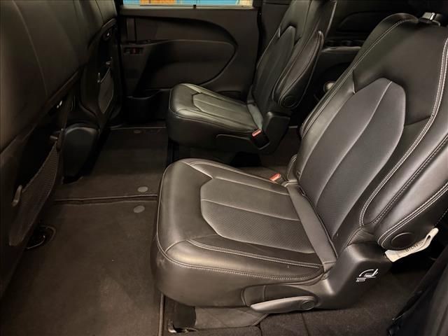 Used 2025 Diamond Black Chrysler Select image 12