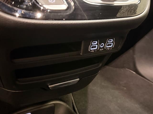 Used 2025 Diamond Black Chrysler Select image 25