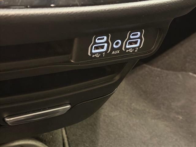 Used 2025 Diamond Black Chrysler Select image 26