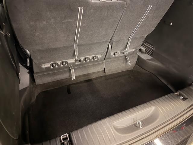 Used 2025 Diamond Black Chrysler Select image 29