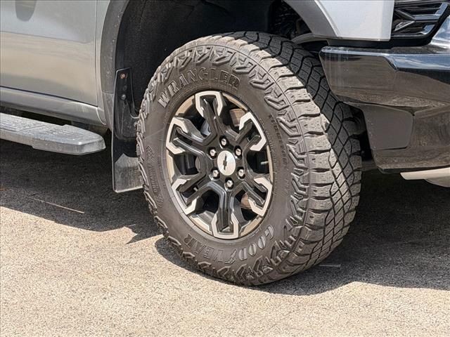 Used 2024 Sterling Gray Metallic Chevrolet ZR2 image 31
