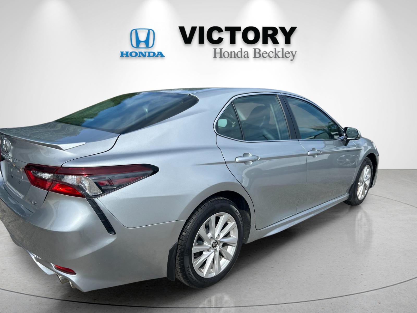 Used 2024  Toyota SE image 5