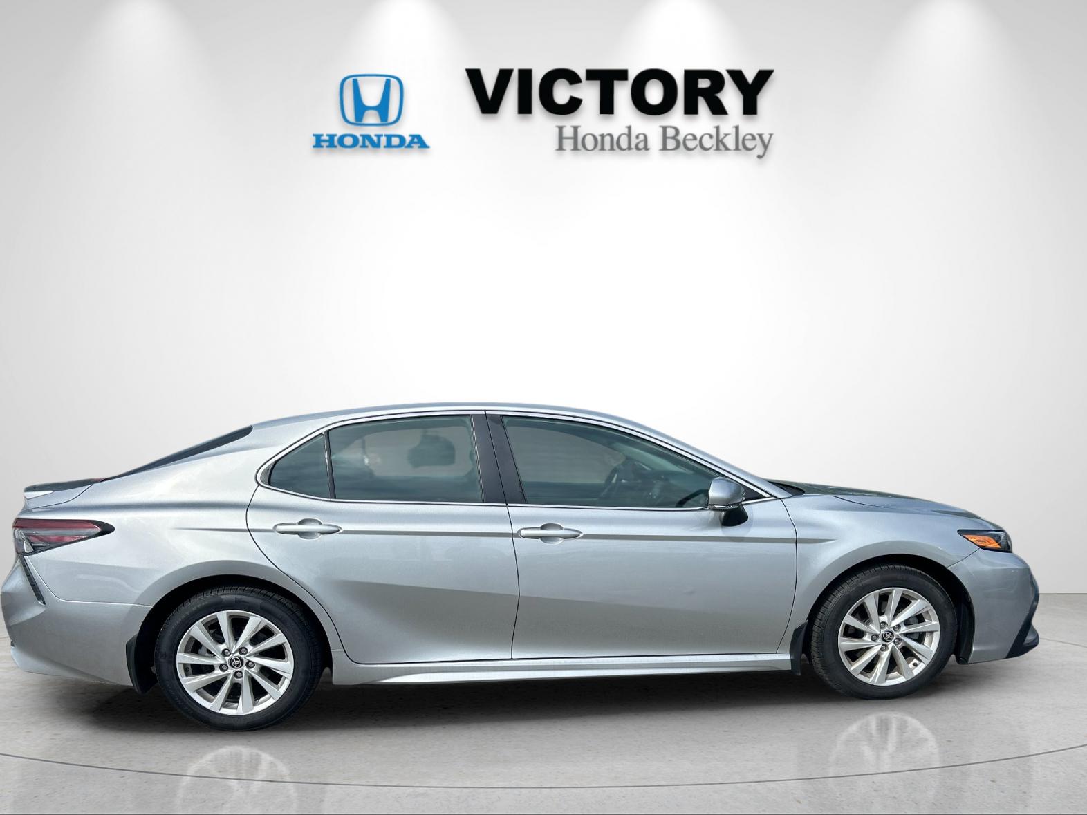 Used 2024  Toyota SE image 6
