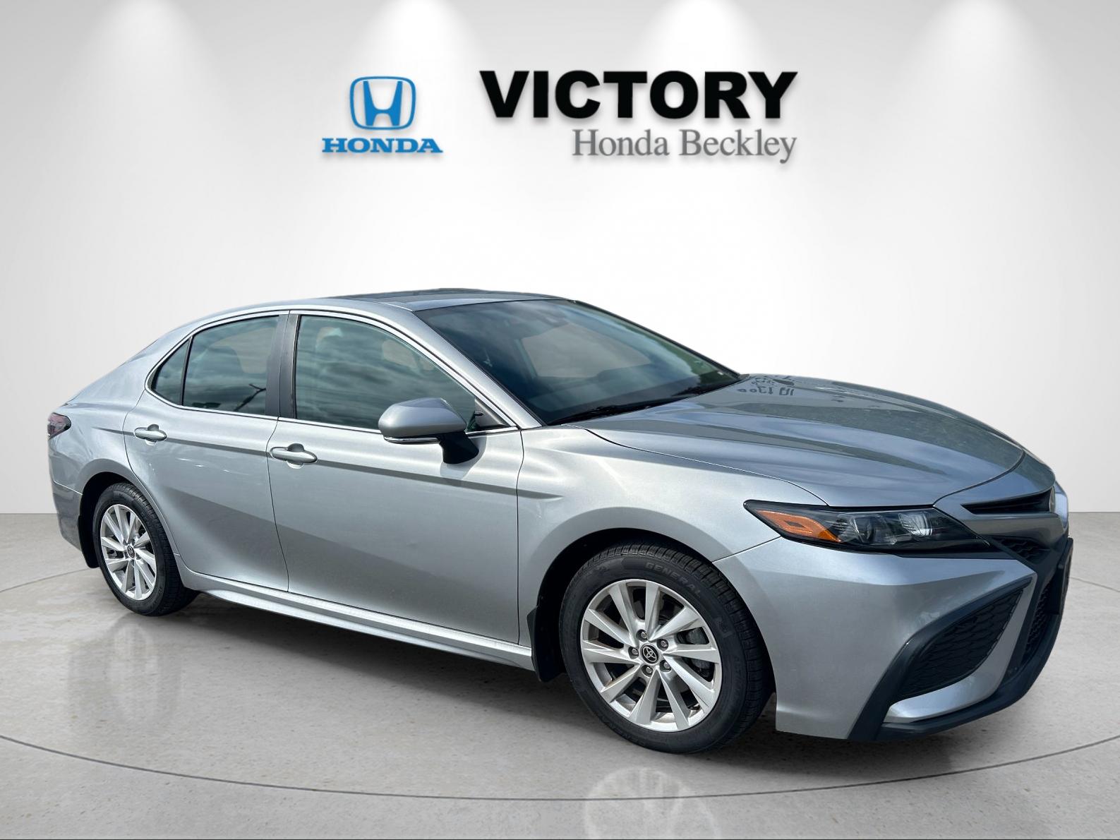 Used 2024  Toyota SE image 7