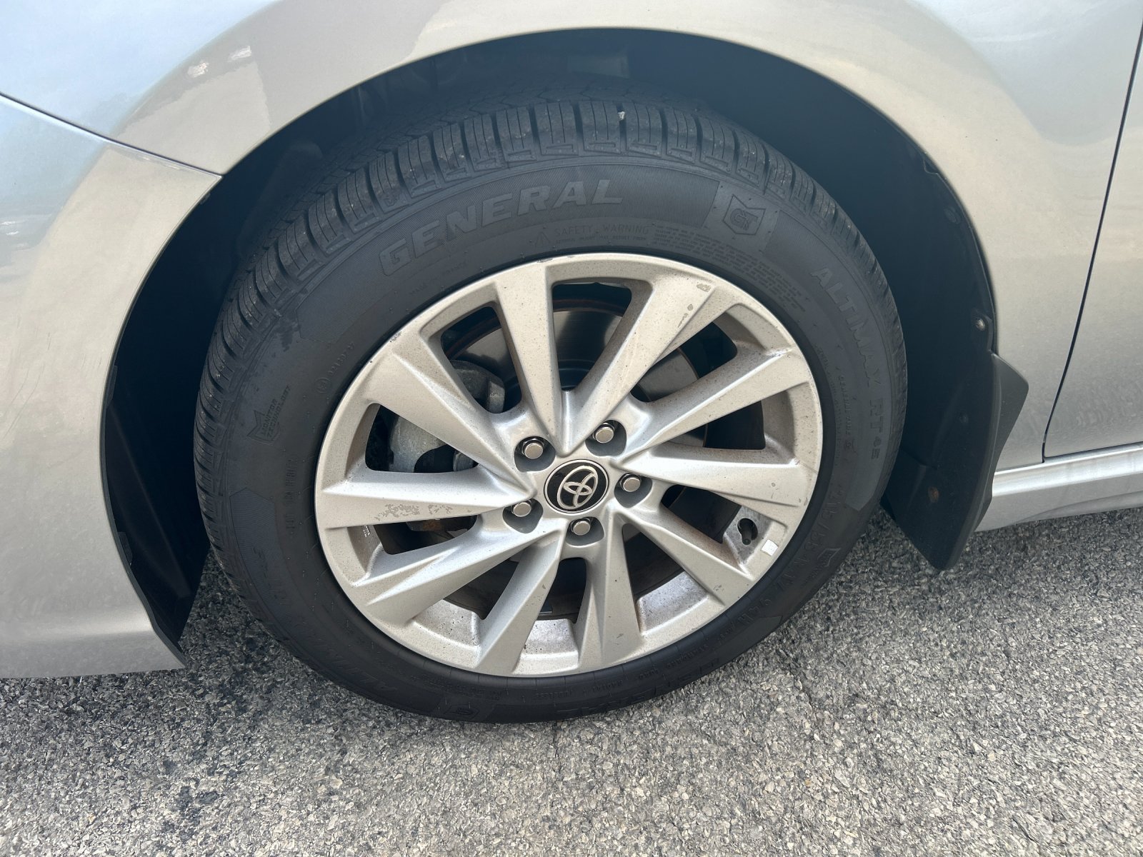 Used 2024  Toyota SE image 9