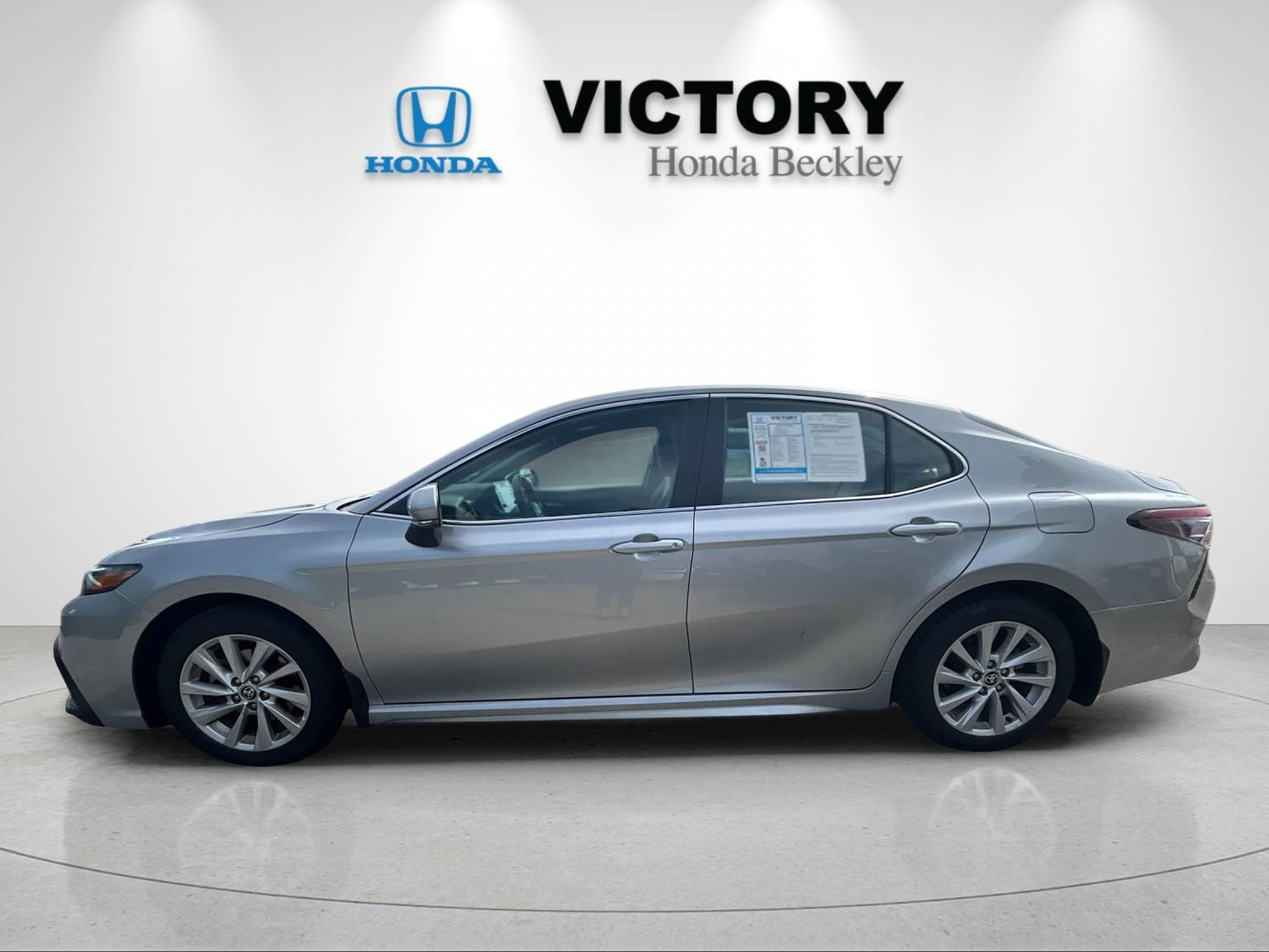 Used 2024  Toyota SE image 2
